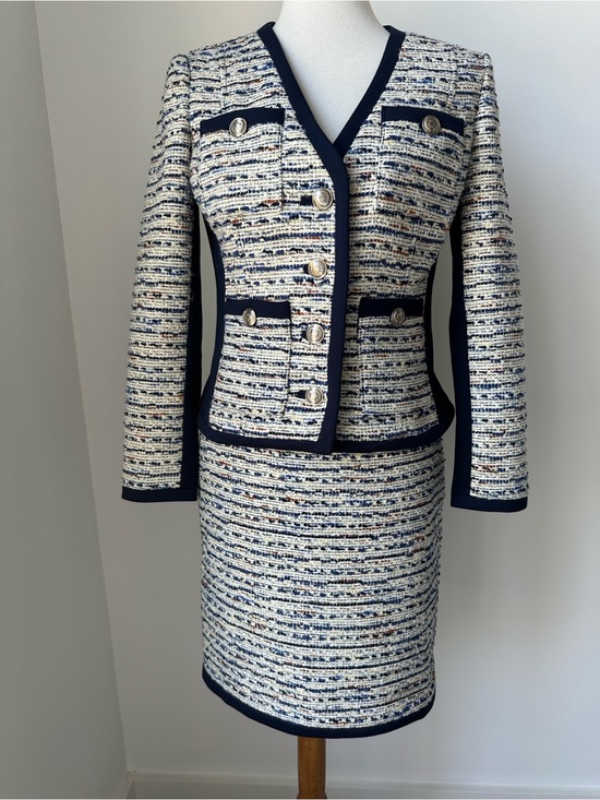 White House Black Market Jackets & Blazers - White House Black Market Classic Navy-Trim Tweed Jacket & Skirt Suite Size 2